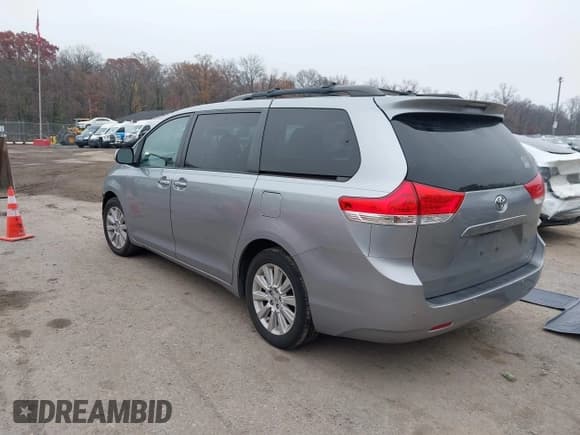 ✅ 2014 Toyota Sienna XLE • VIN: 5TDDK3DC8ES077415 • Lot: 43722553. Listed on IAAI with 218,480 mi. Free auction sales archive from the USA and detailed vehicle history report at DreamBid. Image 3.