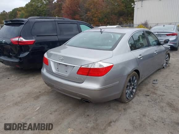 2011 Hyundai Genesis с VIN KMHGC4DE2BU114026, выставлен на аукционе IAAI как лот 43535812 с пробегом 123 631 миль миль и . История ставок и продаж доступна на DreamBid. Изображение 4.