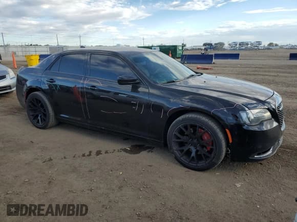 ✅ 2017 Chrysler 300 S • VIN: 2C3CCAGG7HH597527 • Lot: 85883135. Listed on Copart with 141,584 mi. Free auction sales archive from the USA and detailed vehicle history report at DreamBid. Image 4.