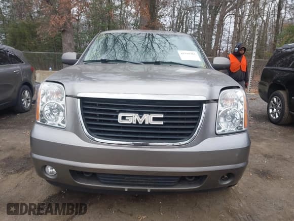 ✅ 2007 GMC Yukon SLT • VIN: 1GKFK13077R223457 • Lot: 43755761. Wystawiony na IAAI z przebiegiem Nie podano. Bezpłatny archiwum sprzedaży aukcyjnych z USA i szczegółowy raport historii pojazdu na DreamBid. Zdjęcie 12.