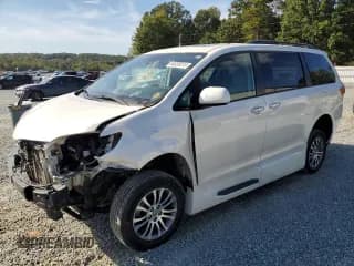 ✅ 2019 Toyota Sienna Limited Premium • VIN: 5TDYZ3DC0KS991845 • Lot: 84635015. Wystawiony na Copart z przebiegiem 52 704 mil. Bezpłatny archiwum sprzedaży aukcyjnych z USA i szczegółowy raport historii pojazdu na DreamBid. Zdjęcie 1.