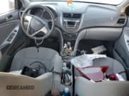 ✅ 2016 Hyundai Accent SE • VIN: KMHCT4AE0GU015375 • Lot: 67657964. Wystawiony na Copart z przebiegiem 82 699 mil. Bezpłatny archiwum sprzedaży aukcyjnych z USA i szczegółowy raport historii pojazdu na DreamBid. Zdjęcie 8.