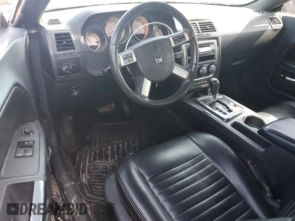 ✅ 2010 Dodge Challenger R/T Classic • VIN: 2B3CJ5DT2AH289070 • Lot: 65970444. Wystawiony na Copart z przebiegiem Nie podano. Bezpłatny archiwum sprzedaży aukcyjnych z USA i szczegółowy raport historii pojazdu na DreamBid. Zdjęcie 8.