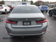 ✅ 2023 BMW 3 Series 330i xDrive • VIN: 3MW89FF01P8D67179 • Lot: 43643461. Wystawiony na IAAI z przebiegiem 15 016 mil. Bezpłatny archiwum sprzedaży aukcyjnych z USA i szczegółowy raport historii pojazdu na DreamBid. Zdjęcie 15.