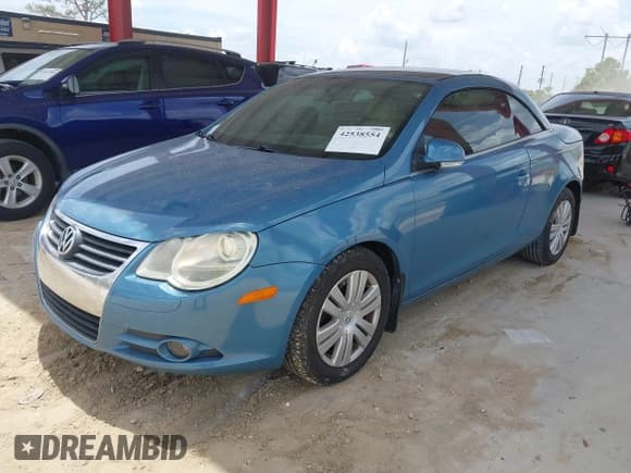 ✅ 2008 Volkswagen Eos Turbo • VIN: WVWBA71F98V030372 • Lot: 42538554. Wystawiony na IAAI z przebiegiem 153 402 mil. Bezpłatny archiwum sprzedaży aukcyjnych z USA i szczegółowy raport historii pojazdu na DreamBid. Zdjęcie 2.