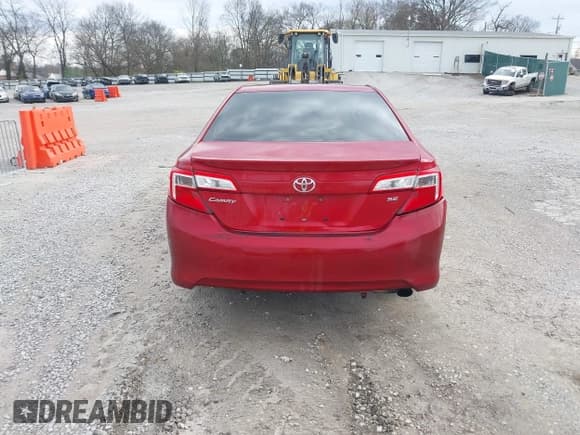 ✅ 2014 Toyota Camry SE • VIN: 4T1BF1FK8EU752823 • Lot: 43741194. Listed on IAAI with 216,541 mi. Free auction sales archive from the USA and detailed vehicle history report at DreamBid. Image 16.