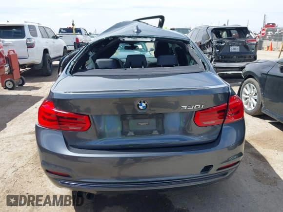 ✅ 2018 BMW 3 Series 330i • VIN: WBA8B9C54JEE81206 • Lot: 42251897. Listed on IAAI with Not provided. Free auction sales archive from the USA and detailed vehicle history report at DreamBid. Image 15.
