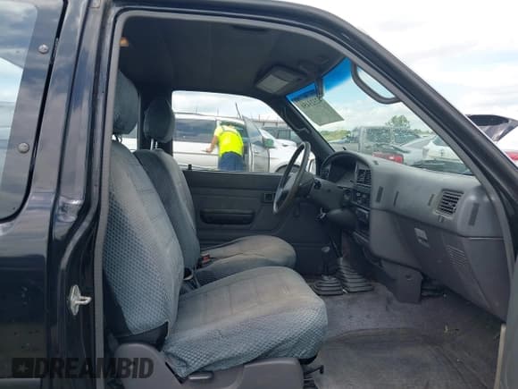 ✅ 1992 Toyota Pickup • VIN: JT4RN13P1N6041118 • Лот: 42323451. Опубликован ранее на IAAI с пробегом 344 506 миль. Бесплатный доступ к архиву аукционных продаж из США и подробный отчёт об истории автомобиля на DreamBid. Изображение 5.