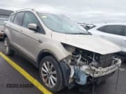 ✅ 2017 Ford Escape Titanium • VIN: 1FMCU0JD0HUE15077 • Lot: 43797538. Wystawiony na IAAI z przebiegiem 90 631 mil. Bezpłatny archiwum sprzedaży aukcyjnych z USA i szczegółowy raport historii pojazdu na DreamBid. Zdjęcie 1.