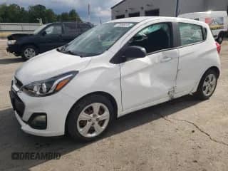 2021 Chevrolet Spark LS z VIN KL8CB6SA7MC710476, wystawiony jako Copart lot #70958415 z przebiegiem 58 529 mil mil oraz Szkoda całkowita • Salvage title. Historia ofert i sprzedaży dostępna na DreamBid. Obrazek 1.