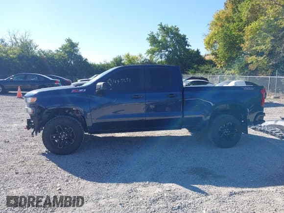 ✅ 2019 Chevrolet Silverado 1500 Custom Trail Boss • VIN: 1GCRYCEF9KZ301587 • Lot: 43449291. Wystawiony na IAAI z przebiegiem 56 383 mil. Bezpłatny archiwum sprzedaży aukcyjnych z USA i szczegółowy raport historii pojazdu na DreamBid. Zdjęcie 15.