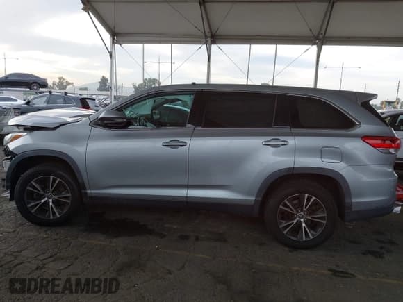 ✅ 2019 Toyota Highlander LE • VIN: 5TDZZRFH4KS314426 • Лот: 43681932. Опубликован ранее на IAAI с пробегом 140 942 миль. Бесплатный доступ к архиву аукционных продаж из США и подробный отчёт об истории автомобиля на DreamBid. Изображение 15.