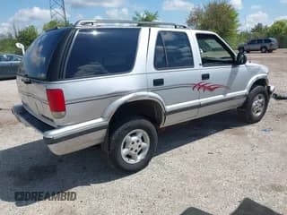 ✅ 1997 Chevrolet Blazer LS • VIN: 1GNDT13W0V2244474 • Lot: 42378697. Wystawiony na IAAI z przebiegiem 105 934 mil. Bezpłatny archiwum sprzedaży aukcyjnych z USA i szczegółowy raport historii pojazdu na DreamBid. Zdjęcie 4.