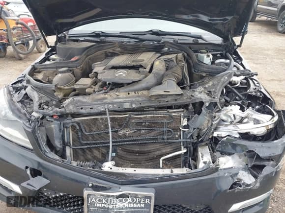 ✅ 2014 Mercedes-Benz C 250 Sport • VIN: WDDGF4HB2EA968117 • Lot: 42105598. Wystawiony na IAAI z przebiegiem 119 237 mil. Bezpłatny archiwum sprzedaży aukcyjnych z USA i szczegółowy raport historii pojazdu na DreamBid. Zdjęcie 10.