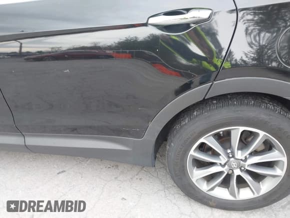 ✅ 2017 Hyundai Santa Fe SE • VIN: KM8SMDHF2HU236582 • Lot: 43593810. Wystawiony na IAAI z przebiegiem 193 175 mil. Bezpłatny archiwum sprzedaży aukcyjnych z USA i szczegółowy raport historii pojazdu na DreamBid. Zdjęcie 20.