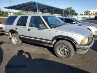 ✅ 1996 Chevrolet Blazer • VIN: 1GNDT13W6T2131335 • Lot: 80264865. Wystawiony na Copart z przebiegiem 245 668 mil. Bezpłatny archiwum sprzedaży aukcyjnych z USA i szczegółowy raport historii pojazdu na DreamBid. Zdjęcie 4.