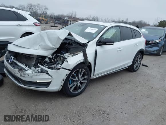 ✅ 2015 Volvo V60 T5 • VIN: YV4612HK3F1001541 • Lot: 43748779. Wystawiony na IAAI z przebiegiem 141 550 mil. Bezpłatny archiwum sprzedaży aukcyjnych z USA i szczegółowy raport historii pojazdu na DreamBid. Zdjęcie 2.