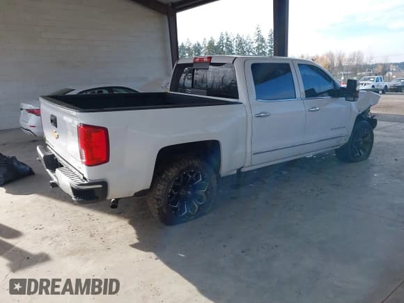 ✅ 2017 Chevrolet Silverado 1500 LTZ • VIN: 3GCUKSEC3HG447259 • Lot: 43825519. Wystawiony na IAAI z przebiegiem 69 805 mil. Bezpłatny archiwum sprzedaży aukcyjnych z USA i szczegółowy raport historii pojazdu na DreamBid. Zdjęcie 4.