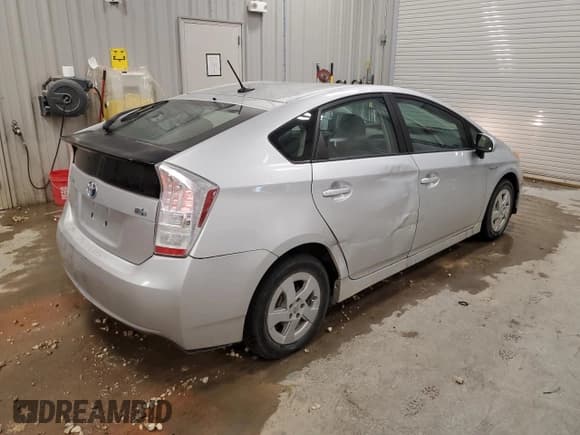 ✅ 2010 Toyota Prius III • VIN: JTDKN3DU9A0052706 • Lot: 71283225. Wystawiony na Copart z przebiegiem 197 043 mil. Bezpłatny archiwum sprzedaży aukcyjnych z USA i szczegółowy raport historii pojazdu na DreamBid. Zdjęcie 3.