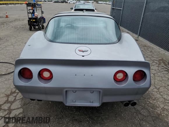 ✅ 1982 Chevrolet Corvette • VIN: 1G1AY878BC5103498 • Лот: 70771045. Опубликован ранее на Copart с пробегом 75 191 миль. Бесплатный доступ к архиву аукционных продаж из США и подробный отчёт об истории автомобиля на DreamBid. Изображение 6.