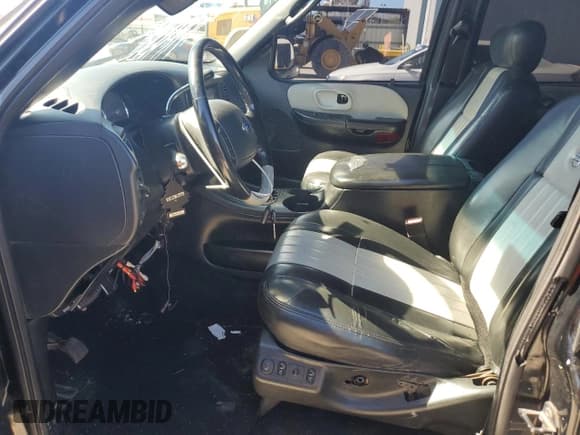 ✅ 2003 Ford F-150 Harley-Davidson • VIN: 1FTRW07363KD62641 • Lot: 47803305. Listed on Copart with 251,123 mi. Free auction sales archive from the USA and detailed vehicle history report at DreamBid. Image 7.