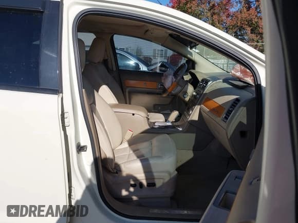 ✅ 2007 Lincoln MKX • VIN: 2LMDU88C27BJ34181 • Lot: 43673960. Wystawiony na IAAI z przebiegiem 161 451 mil. Bezpłatny archiwum sprzedaży aukcyjnych z USA i szczegółowy raport historii pojazdu na DreamBid. Zdjęcie 5.