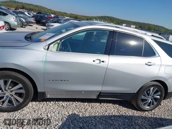 ✅ 2022 Chevrolet Equinox Premier • VIN: 2GNAXNEV2N6135147 • Lot: 43440446. Wystawiony na IAAI z przebiegiem 29 818 mil. Bezpłatny archiwum sprzedaży aukcyjnych z USA i szczegółowy raport historii pojazdu na DreamBid. Zdjęcie 15.