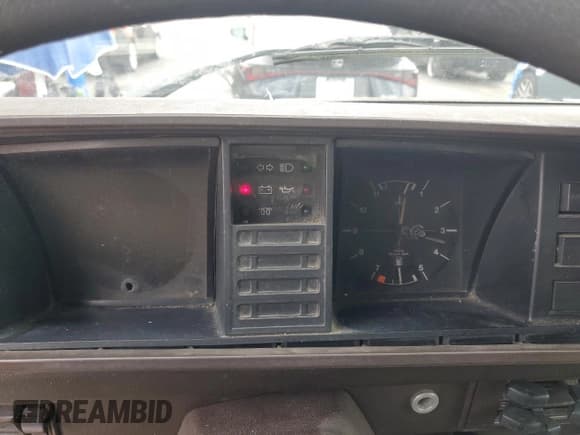 ✅ 1982 Volkswagen Vanagon • VIN: WV2ZG0252CH073051 • Лот: 54021805. Опубликован ранее на Copart с пробегом Не указан. Бесплатный доступ к архиву аукционных продаж из США и подробный отчёт об истории автомобиля на DreamBid. Изображение 9.