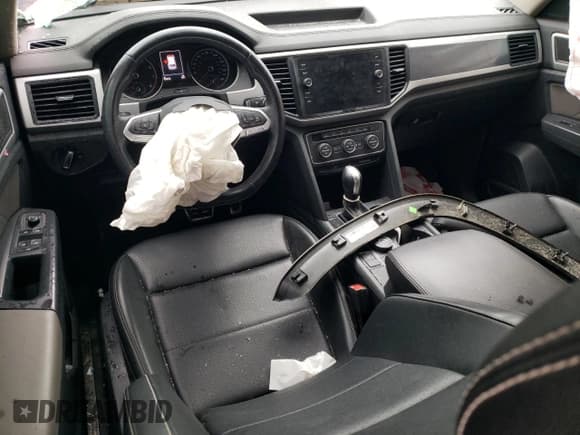 ✅ 2021 Volkswagen Atlas SE • VIN: 1V2NR2CA0MC592000 • Lot: 57709835. Wystawiony na Copart z przebiegiem 83 372 mil. Bezpłatny archiwum sprzedaży aukcyjnych z USA i szczegółowy raport historii pojazdu na DreamBid. Zdjęcie 8.