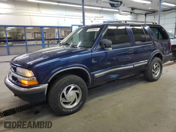 2000 Chevrolet Blazer LT with VIN 1GNDT13W6Y2372092, listed as a Copart auction lot 85784644 with 128,379 mi miles and Salvage title. Bid and sale history available at DreamBid. Image 1.