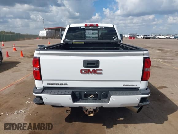 ✅ 2016 GMC Sierra 2500HD Denali • VIN: 1GT12UE84GF130326 • Lot: 43098373. Wystawiony na IAAI z przebiegiem 181 932 mil. Bezpłatny archiwum sprzedaży aukcyjnych z USA i szczegółowy raport historii pojazdu na DreamBid. Zdjęcie 16.