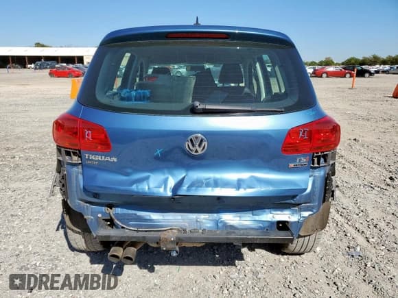 ✅ 2017 Volkswagen Tiguan S • VIN: WVGBV7AX4HK048577 • Лот: 90137495. Опубликован ранее на Copart с пробегом 82 766 миль. Бесплатный доступ к архиву аукционных продаж из США и подробный отчёт об истории автомобиля на DreamBid. Изображение 6.