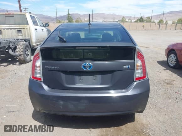 ✅ 2014 Toyota Prius Four • VIN: JTDKN3DU6E1737844 • Lot: 43063587. Wystawiony na IAAI z przebiegiem 244 353 mil. Bezpłatny archiwum sprzedaży aukcyjnych z USA i szczegółowy raport historii pojazdu na DreamBid. Zdjęcie 16.