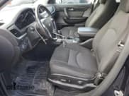 ✅ 2017 Chevrolet Traverse LT • VIN: 1GNKVGKD1HJ125699 • Lot: 87257945. Wystawiony na Copart z przebiegiem 155 937 mil. Bezpłatny archiwum sprzedaży aukcyjnych z USA i szczegółowy raport historii pojazdu na DreamBid. Zdjęcie 7.