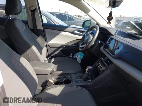 ✅ 2024 Volkswagen Taos SE • VIN: 3VVEX7B20RM026036 • Lot: 43571592. Wystawiony na IAAI z przebiegiem 39 023 mil. Bezpłatny archiwum sprzedaży aukcyjnych z USA i szczegółowy raport historii pojazdu na DreamBid. Zdjęcie 5.