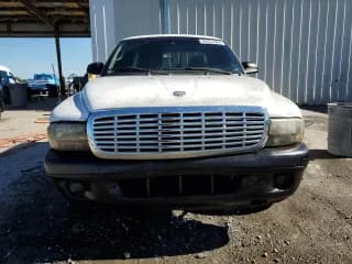 ✅ 2000 Dodge Dakota • VIN: 1B7GL22X0YS517133 • Lot: 84531964. Wystawiony na Copart z przebiegiem 233 269 mil. Bezpłatny archiwum sprzedaży aukcyjnych z USA i szczegółowy raport historii pojazdu na DreamBid. Zdjęcie 5.