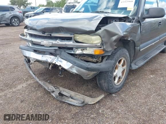 2002 Chevrolet Suburban LT z VIN 3GNEC16Z52G317108, wystawiony jako IAAI lot #43213960 z przebiegiem 252 559 mil mil oraz . Historia ofert i sprzedaży dostępna na DreamBid. Obrazek 6.