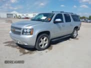 ✅ 2014 Chevrolet Suburban LTZ • VIN: 1GNSCKE06ER107262 • Lot: 43301081. Wystawiony na IAAI z przebiegiem 122 888 mil. Bezpłatny archiwum sprzedaży aukcyjnych z USA i szczegółowy raport historii pojazdu na DreamBid. Zdjęcie 17.