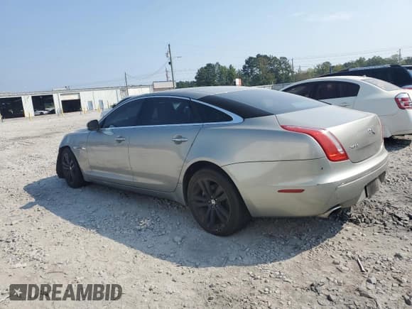 ✅ 2011 Jaguar XJ XJL • VIN: SAJWA2GB4BLV13703 • Lot: 80795555. Wystawiony na Copart z przebiegiem 195 089 mil. Bezpłatny archiwum sprzedaży aukcyjnych z USA i szczegółowy raport historii pojazdu na DreamBid. Zdjęcie 2.