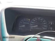 ✅ 1996 GMC Sierra 1500 • VIN: 1GTGC33R4TF018147 • Lot: 41612770. Wystawiony na IAAI z przebiegiem 106 443 mil. Bezpłatny archiwum sprzedaży aukcyjnych z USA i szczegółowy raport historii pojazdu na DreamBid. Zdjęcie 15.