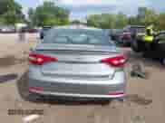 2015 Hyundai Sonata Sport z VIN 5NPE34AF2FH208612, wystawiony jako IAAI lot #43264042 z przebiegiem 129 257 mil mil oraz . Historia ofert i sprzedaży dostępna na DreamBid. Obrazek 16.