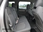 ✅ 2017 Chevrolet Traverse LT • VIN: 1GNKRGKD8HJ348701 • Lot: 55450334. Wystawiony na Copart z przebiegiem 92 522 mil. Bezpłatny archiwum sprzedaży aukcyjnych z USA i szczegółowy raport historii pojazdu na DreamBid. Zdjęcie 11.