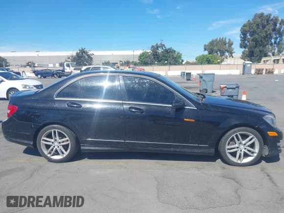 ✅ 2014 Mercedes-Benz C 250 Sport • VIN: WDDGF4HB6ER305022 • Lot: 42952129. Listed on IAAI with 203,416 mi. Free auction sales archive from the USA and detailed vehicle history report at DreamBid. Image 14.