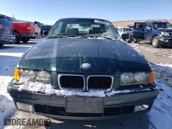 1998 BMW 3 Series 323i z VIN WBABJ732XWEA17086, wystawiony jako Copart lot #45030985 z przebiegiem 224 390 mil mil oraz Czysty tytuł • Clean title. Historia ofert i sprzedaży dostępna na DreamBid. Obrazek 5.