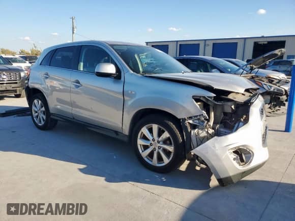 2014 Mitsubishi Outlander SE z VIN 4A4AP4AU9EE029458, wystawiony jako Copart lot #85568025 z przebiegiem 176 353 mil mil oraz Szkoda całkowita • Salvage title. Historia ofert i sprzedaży dostępna na DreamBid. Obrazek 4.