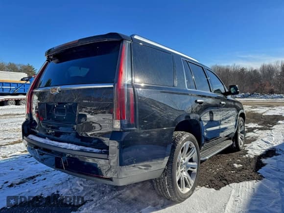 ✅ 2018 Cadillac Escalade Luxury • VIN: 1GYS4BKJ7JR354913 • Lot: 95582195. Listed on Copart with 135,000 mi. Free auction sales archive from the USA and detailed vehicle history report at DreamBid. Image 4.