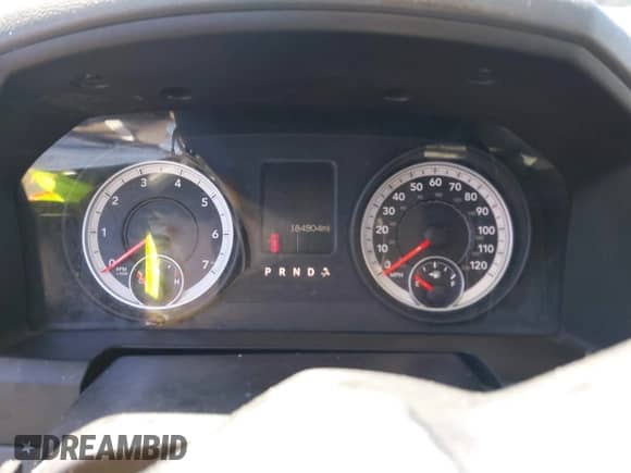 2013 Ram 1500 Express z VIN 3C6JR6AT0DG541533, wystawiony jako IAAI lot #41926211 z przebiegiem 184 904 mil mil oraz . Historia ofert i sprzedaży dostępna na DreamBid. Obrazek 7.