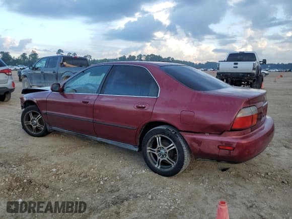 ✅ 1997 Honda Accord LX • VIN: 1HGCD5637VA275710 • Лот: 69041584. Опубликован ранее на Copart с пробегом 197 622 миль. Бесплатный доступ к архиву аукционных продаж из США и подробный отчёт об истории автомобиля на DreamBid. Изображение 2.