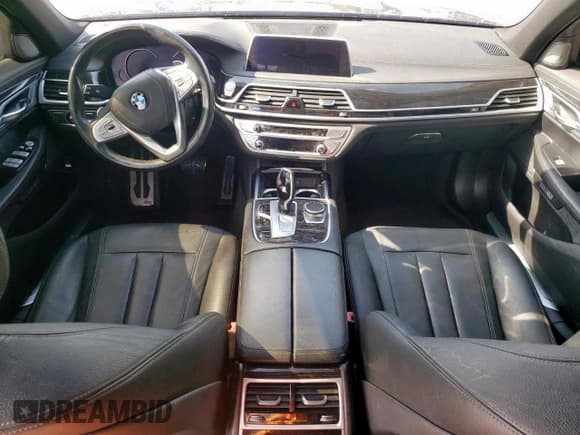 ✅ 2018 BMW 7 Series 740i xDrive • VIN: WBA7E4C55JGV28167 • Лот: 58153905. Опубликован ранее на Copart с пробегом Не указан. Бесплатный доступ к архиву аукционных продаж из США и подробный отчёт об истории автомобиля на DreamBid. Изображение 8.