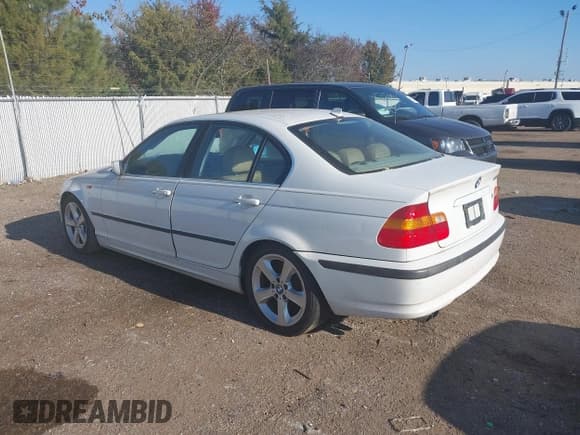 ✅ 2005 BMW 3 Series 330i • VIN: WBAEV53425KM42421 • Lot: 41001073. Listed on IAAI with 188,472 mi. Free auction sales archive from the USA and detailed vehicle history report at DreamBid. Image 3.